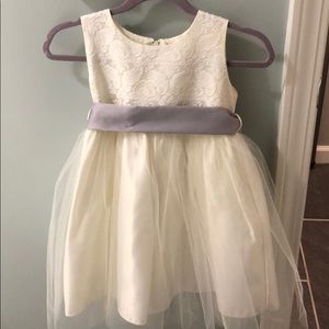 Sweet ivory dress detachable grey sash